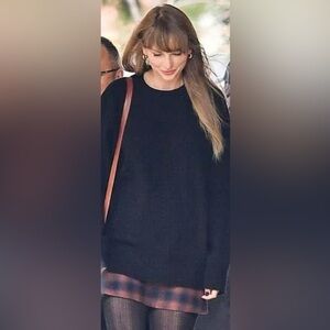Aritzia Wilfred Classic Plaid Mini Skirt ASO Taylor Swift